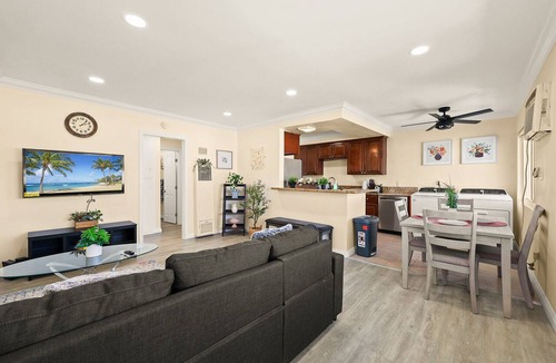 Monterey Park Apartment | Sunny & Cheerful Near I-10 ~ Queen Beds ~ Parking!
