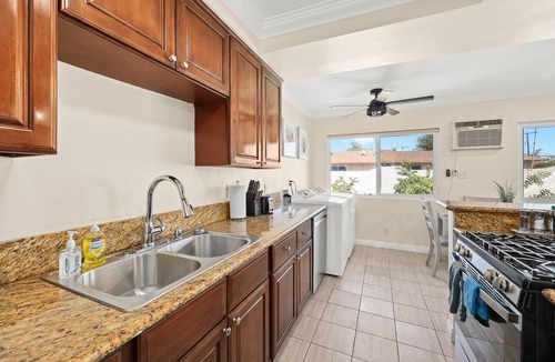 Monterey Park Apartment | Sunny & Cheerful Near I-10 ~ Queen Beds ~ Parking!