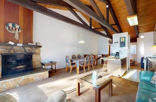Dollar Point House | Sunny Family-Friendly Condo - Near the Lake