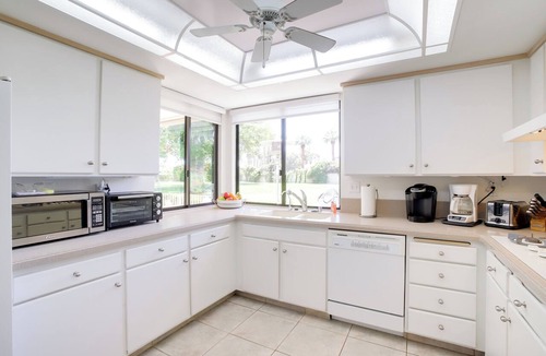 Sonora Sunrise Condo | Sunny Palm Springs Haven: Fenced Patio, 6 Pools!