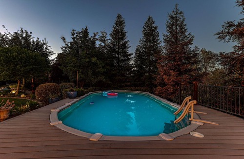 Columbia House | Sunny Pines : Pool & Spa + Backyard Oasis!