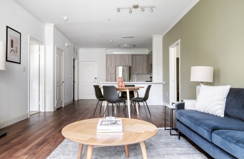 Playa Vista Apartment | Sunny Playa Vista 2BR w/Pool, Gym & W/D, nr 405, by Blueground
