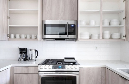 Playa Vista Apartment | Sunny Playa Vista 2BR w/Pool, Gym & W/D, nr 405, by Blueground
