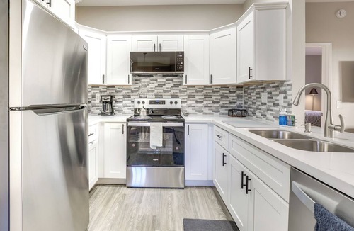 San Diego Condo | Sunny San Diego Condo w/Pool Access Near Wineries
