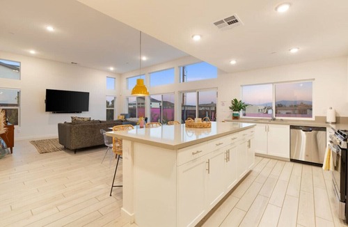 B-Bar-H Ranch House | Sunray House Modern Getaway Pool Spa Tesla Charger