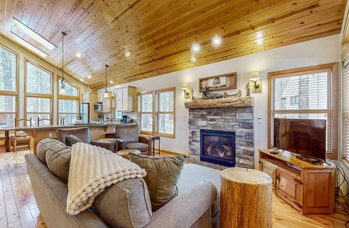 Overlook Park House | Sunriver home with private hot tub, SHARC passes for pools