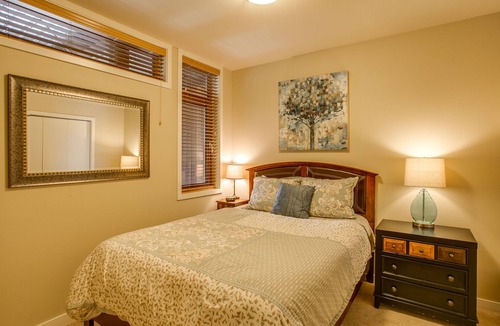 Chelan Condo | Sunset Escape 302 - 2 bed, 2 bath Condo Near Lakeside Park Lake Chelan