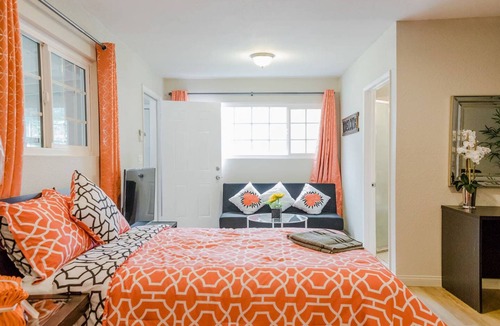 El Monte House | Sunset Studio Home w/ kitchen near DTLA