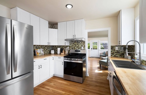 Genesee House | Sunset Views | Dogs OK | Close to Shopping | Alki