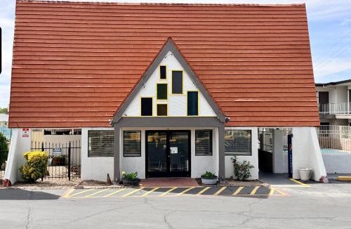 Huning Highland Historic District Hotel | Super 8 by Wyndham Albuquerque Downtown