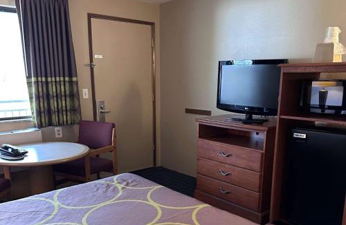 Vancouver Hotel | Super 8 by Wyndham Vancouver East