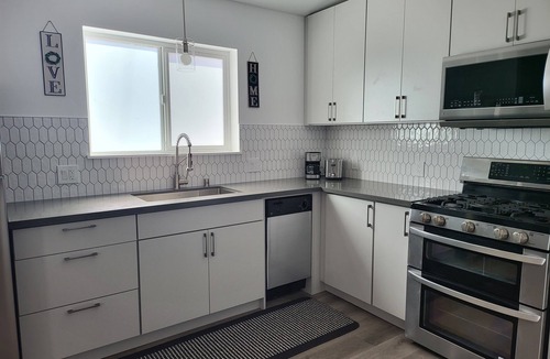 Southeastern Sacramento Apartment | Superb tiny home walking distance to UC Davis Medical Ctr and Shriners Hospital