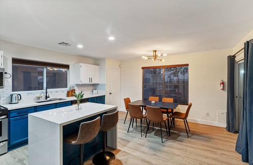 Silverado Ranch House | Superhost 5 star 3 Bedroom 2.5 Bathroom Townhouse