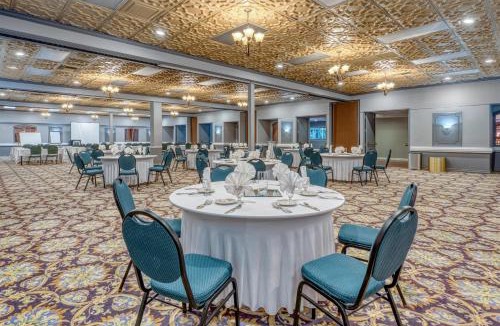 Reno Hotel | SureStay Plus Hotel by Best Western Reno Airport
