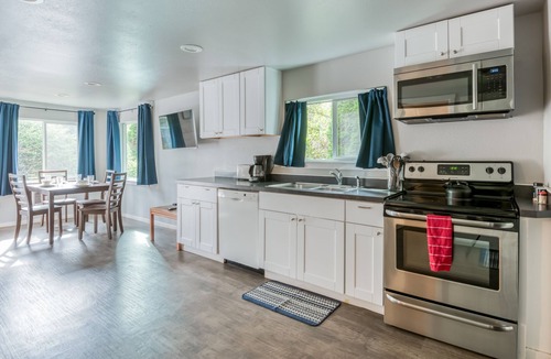 Otter Rock Cabin | Surf Haven Unit B w/fire pit walking distance to surfing beaches
