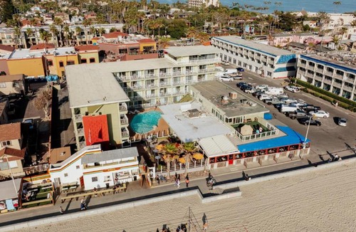 Pacific Beach Hotel | Surfer Beach Hotel