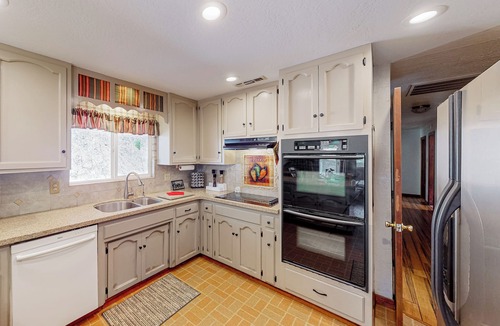 Jamestown House | Sweeping Views! Charming Home Near Dtwn Jamestown