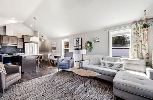 Seaview House | Sweet Seaview Home: Near Beach & Trailhead!