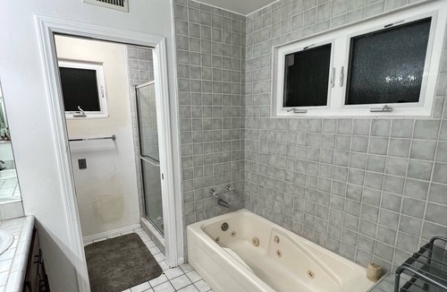 Hawthorne House | Swimming Pool & Jacuzzi Pool Table LAX Sofi Stadium close SmartHome Chef Kitchen