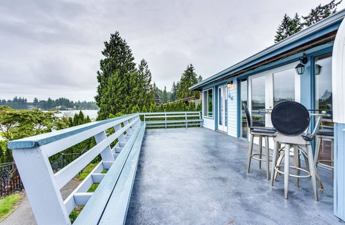 Lakewood House | Tacoma Home on Steilacoom Lake w/Dock!