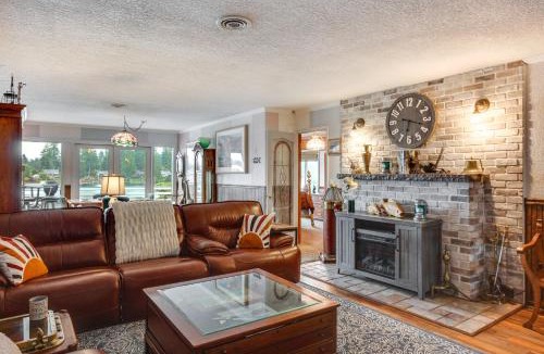 Lakewood House | Tacoma Home on Steilacoom Lake w/Dock!