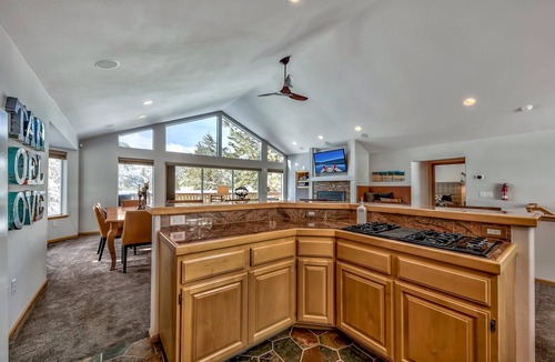 Pioneer Trail House | Tahoe Flyer: Hot Tub, Views, Privacy, Decks, Peaceful, A/C