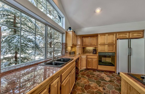 Pioneer Trail House | Tahoe Flyer: Hot Tub, Views, Privacy, Decks, Peaceful, A/C