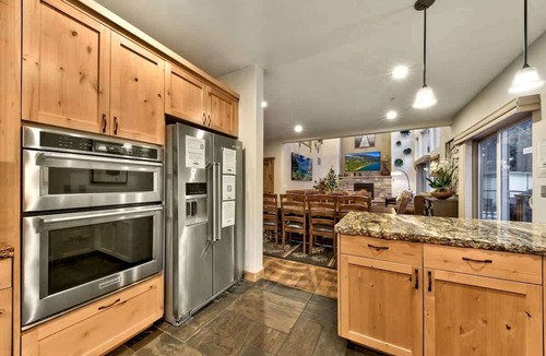 Pioneer Trail Cabin | Tahoe Lodge: Hot Tub, Air Conditioning, BBQ, Bunks