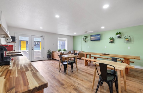 Sierra Tract Hotel | Tahoe Mountain inn