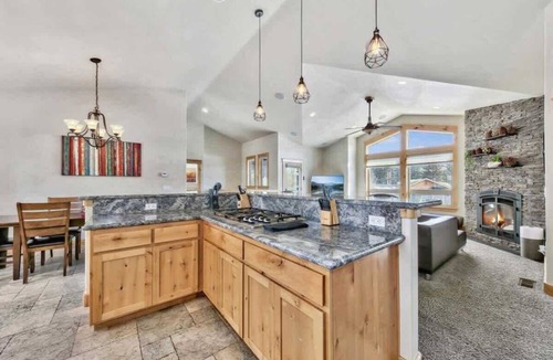 Mountain View Estates House | Tahoe Mountain Retreat: A/C, Hot Tub, Dog Friendly