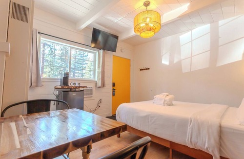Sierra Tract Hotel | Tahoe Mountain Inn #32