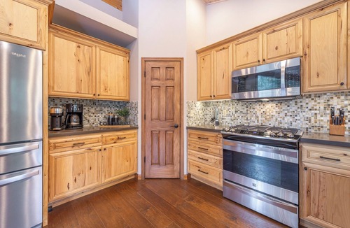 Kingswood Estates House | Tahoe pet friendly 3Br Easy access to Northstar, hiking, and waters of Tahoe - Trails & Tails