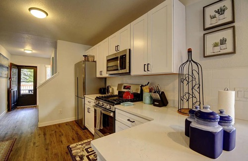 West End House | TC1: Vibrant Villa: Bold and Fun