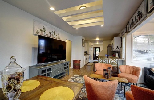 West End House | TC1: Vibrant Villa: Bold and Fun