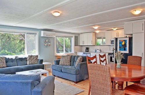 Oyehut-Hogans Corner Cottage | Ten Pines Cottage, Ocean Shores, WA