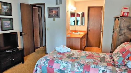 Tennis Village Apartment | Tennis Village 3 apts