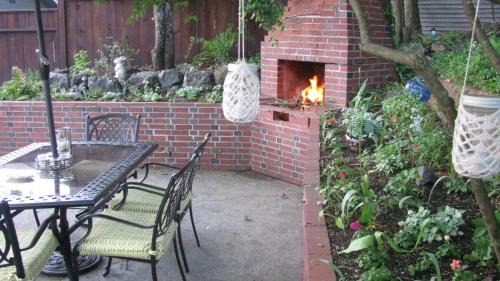 Roseburg Bed & Breakfast | Terraluna Inn