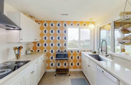 Bandon House | That 70s Beach House Retreat 1 block from Ocean