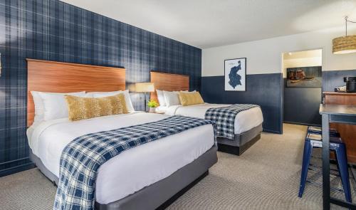 Dunsmuir Hotel | The Angler Lodge
