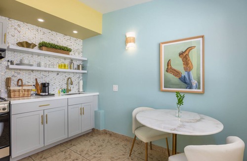 Warm Sands Hotel | The Audrey Suite · Dog-Friendly Yard & Pool, PS