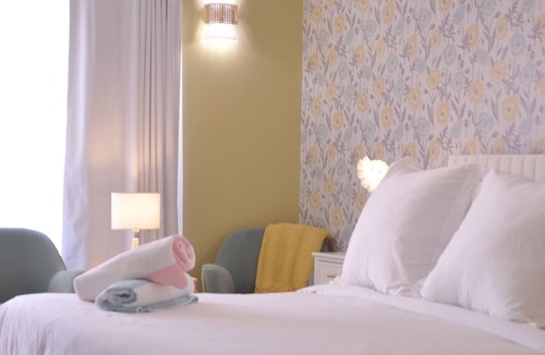 Warm Sands Hotel | The Audrey Suite · Dog-Friendly Yard & Pool, PS