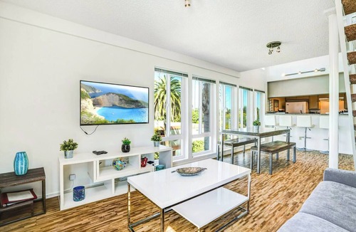 Palms Apartment | The Bagley #301 Loft Penthouse