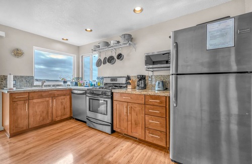 Lincoln City House | The Bay House | Siletz Bay Nearby | Fireplace