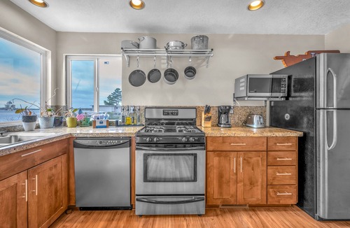 Lincoln City House | The Bay House | Siletz Bay Nearby | Fireplace