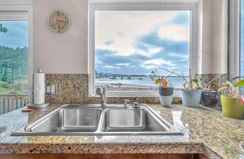 Lincoln City House | The Bay House | Siletz Bay Nearby | Fireplace