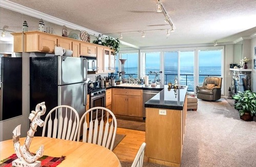 Depoe Bay Condo | The Beacon, with Panoramic Views & Pool
