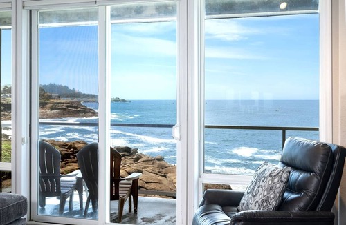 Depoe Bay Condo | The Beacon, with Panoramic Views & Pool