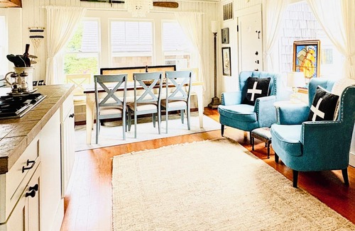 Gearhart House | The Blue Door Beach Cottage: 4 BDRM/2 Bath/Large Yard, Dog Friendly