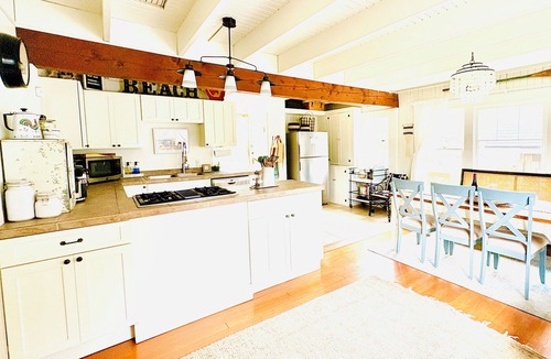 Gearhart House | The Blue Door Beach Cottage: 4 BDRM/2 Bath/Large Yard, Dog Friendly