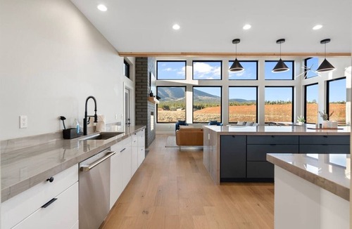 Fort Valley House | The Bluebird Flagstaff, Jacuzzi, Sleeps 26